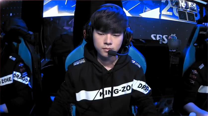 巴萨高层显 巴萨高层显